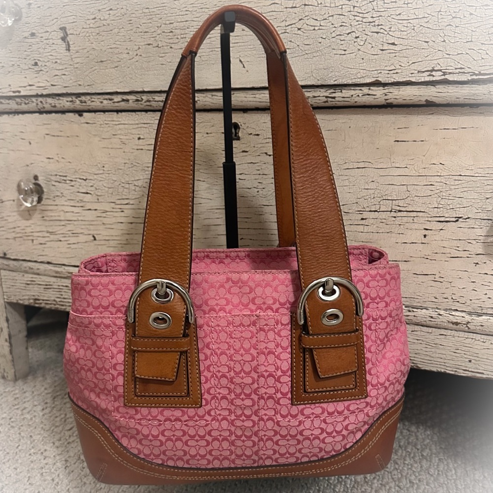 RaRE Vintage Coach Soho Bag in Pink Signature Canvas & Tan Leather | F10927 - Picture 3 of 17